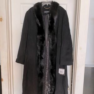 NWT Ellen Tracy fur-trimmed black coat